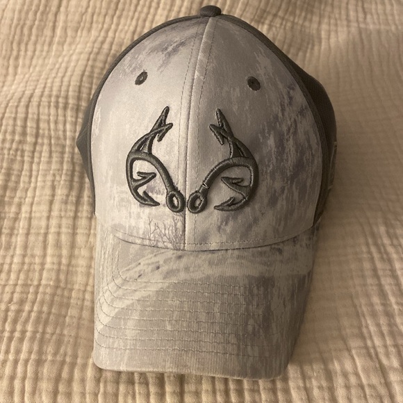 Realtree SnapBack Hat - Picture 2 of 6